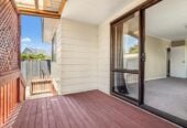 Move-in ready, 3 beds house with standalone garage, 2/21 Silver Creek Road, Weymouth, Auckland