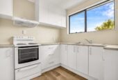 Move-in ready, 3 beds house with standalone garage, 2/21 Silver Creek Road, Weymouth, Auckland