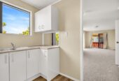 Move-in ready, 3 beds house with standalone garage, 2/21 Silver Creek Road, Weymouth, Auckland
