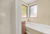 Move-in ready, 3 beds house with standalone garage, 2/21 Silver Creek Road, Weymouth, Auckland