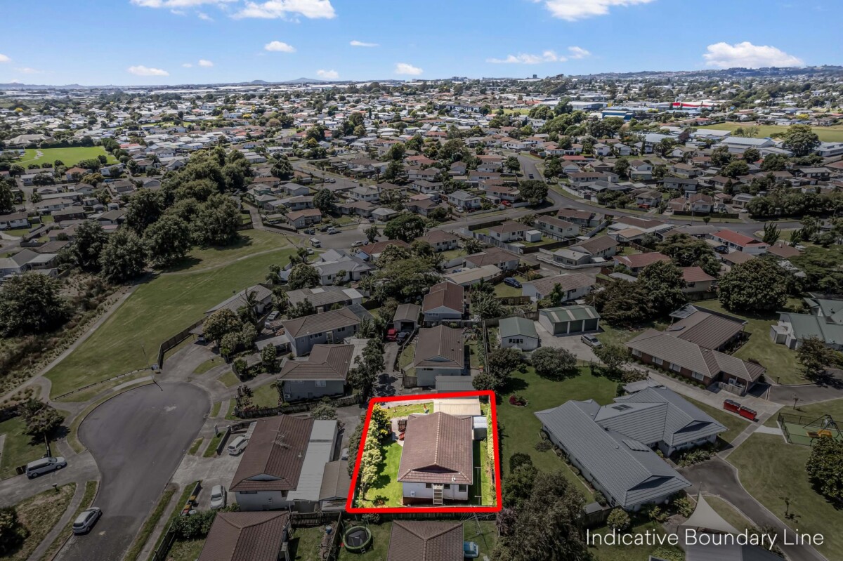 Move-in ready, 3 beds house with standalone garage, 2/21 Silver Creek Road, Weymouth, Auckland