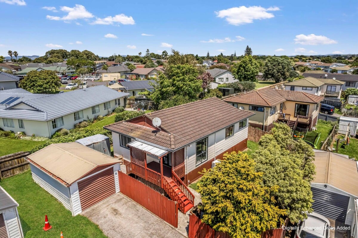 Move-in ready, 3 beds house with standalone garage, 2/21 Silver Creek Road, Weymouth, Auckland