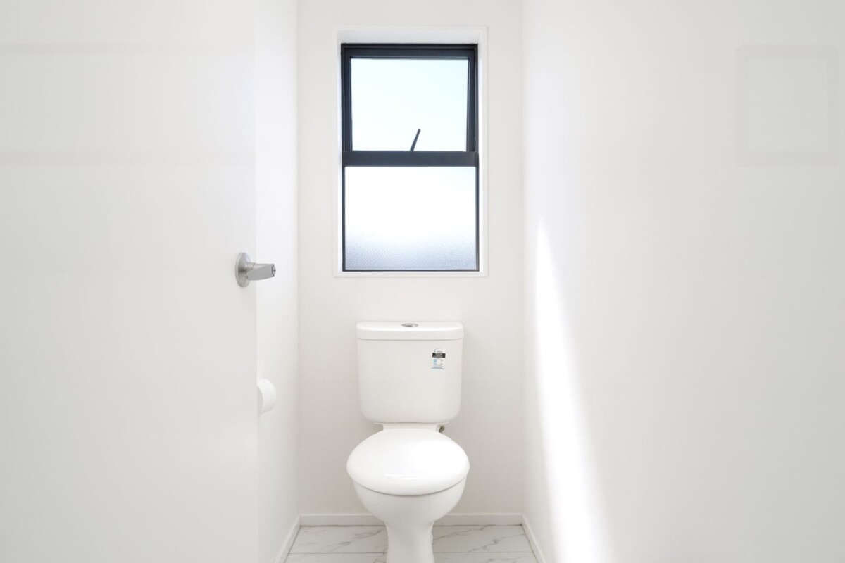 Home Country Calling, Freshly painted and ready to move in, 184m2 5 beds house on 431m2 section, close to schools, park, shopping centre, 16 Pyramid Place, Glen Eden, Auckland