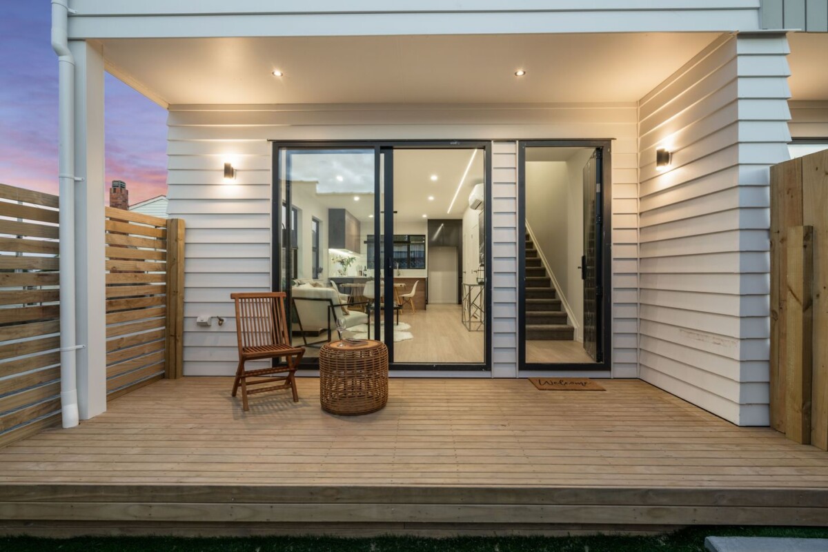 Around early $700k, 10-Year Master Build Guarantee, brandnew 3 beds 2.5 baths home with car park, walks to schools, LynnMall Shopping Centre, , 7/16 Binsted Road, New Lynn, Auckland