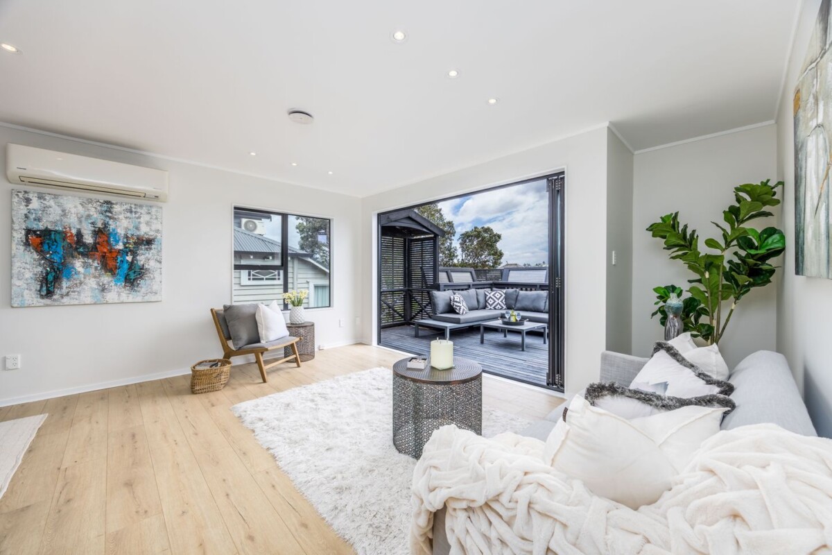 Once in 30 years, motivated vendors, renovated, move-in ready, 4 beds home, 176m2 floor area, close to shopping centre, park, schools, 49A Springfield Road, Western Springs, Auckland