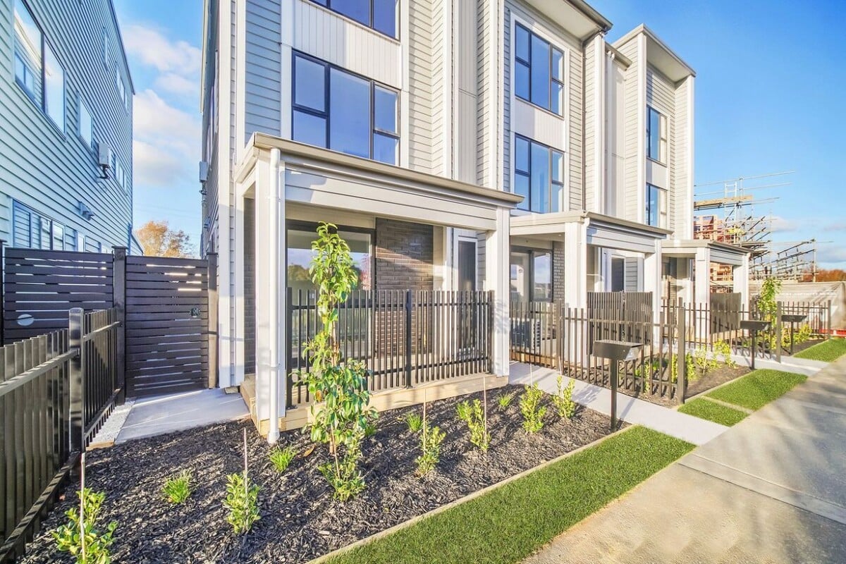 178m2 brandnew 5 beds 3.5 baths home on 199m2 section, with 2 ensuites and 2 car parks, 155 Bremner Road, Karaka, , Auckland