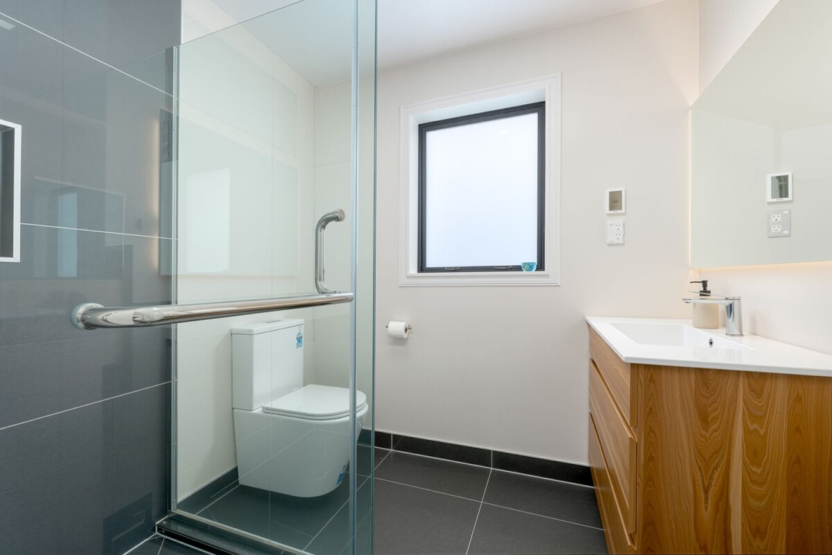 206m2 4 beds 3.5 baths house on 372m2 section, close to schools, shops, 22A Rathgar Road, Henderson, Auckland