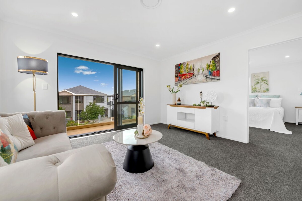Brandnew 6 beds 5.5 baths house on 365m2 section, with 2 beds granny, 8 Pineview Drive, Karaka, Auckland