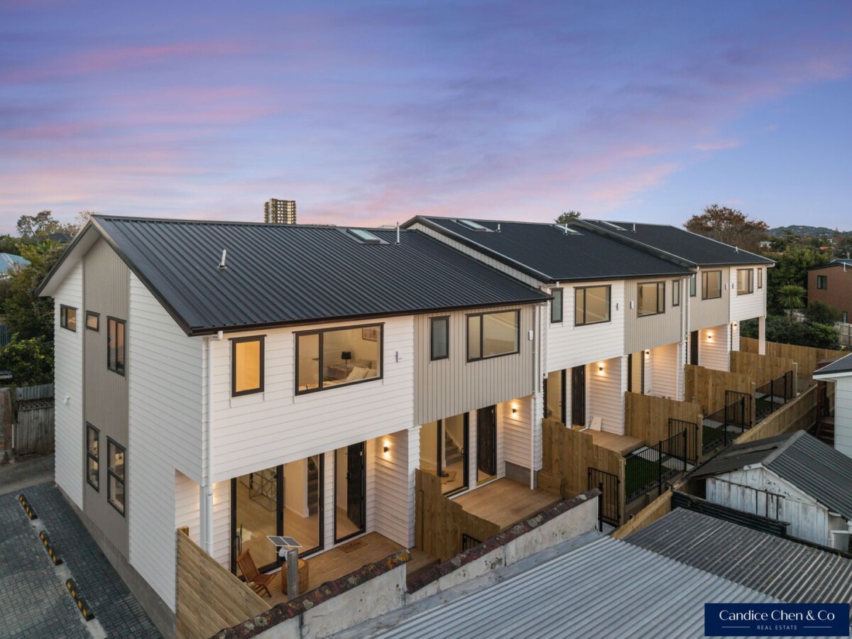 Around early $700k, 10-Year Master Build Guarantee, brandnew 3 beds 2.5 baths home with car park, walks to schools, LynnMall Shopping Centre, , 7/16 Binsted Road, New Lynn, Auckland