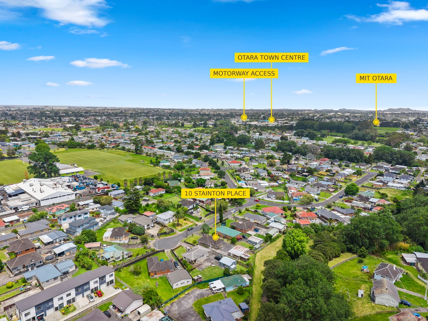3 beds house on 690m2 section, a garage with utility rooms, close to schools, shopping centres, motorway access, 10 Stainton Place , Otara, Auckland