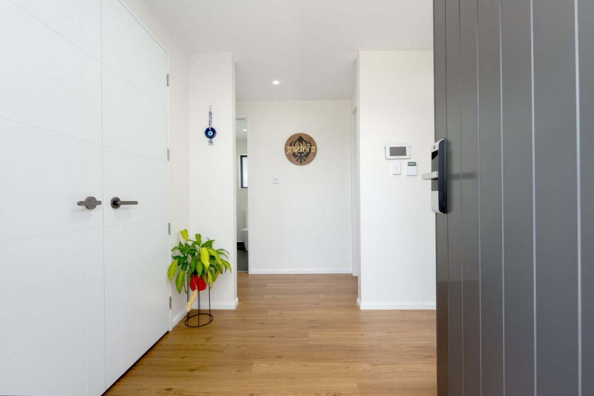 206m2 4 beds 3.5 baths house on 372m2 section, close to schools, shops, 22A Rathgar Road, Henderson, Auckland