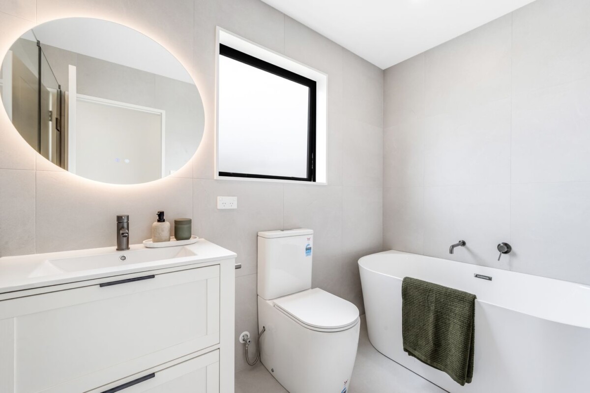 10-Year Halo Building Warranty, 193m2 brandnew standalone 4 beds 3.5 baths houseon 216 m2 section, with 2 ensuites and garage, near Westgate Mall, 24 Toetoe Street, Westgate, , Auckland