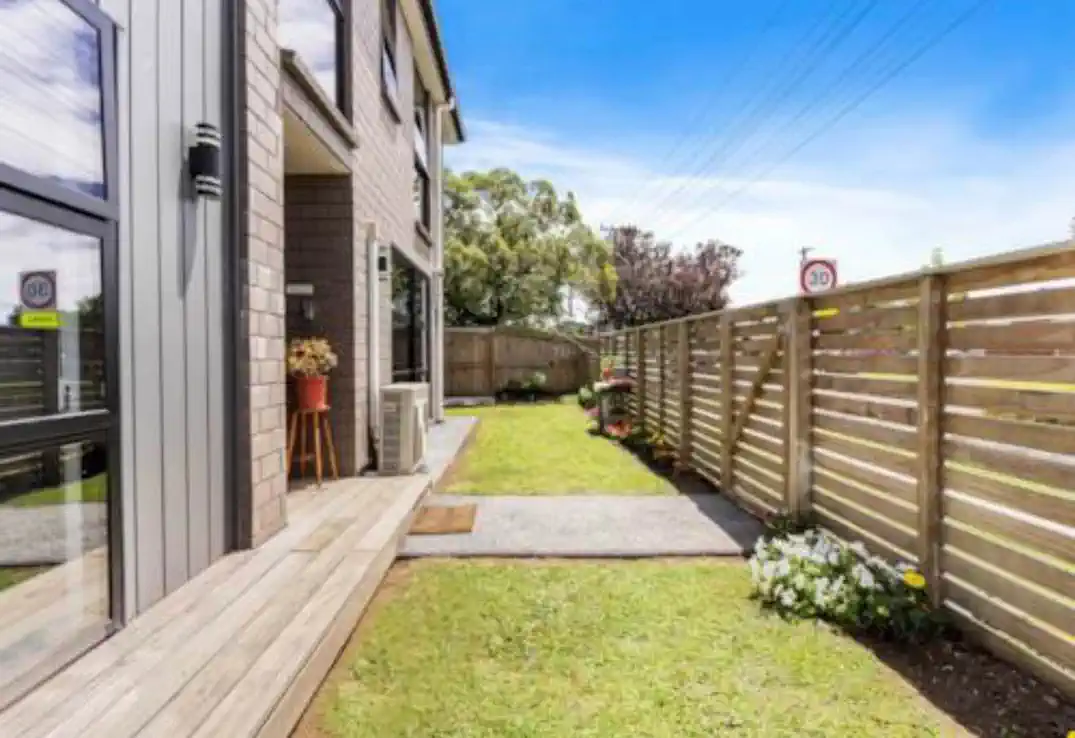 Owners move on, Brick and Weatherboard 5 beds 3.5 baths house on 230m2 section, 0.2 km to Manurewa East School, 0.6 km to Greenmeadows Intermediate, 1.2 km to Alfriston College, 41 Scotts Road, Manurewa East, Auckland