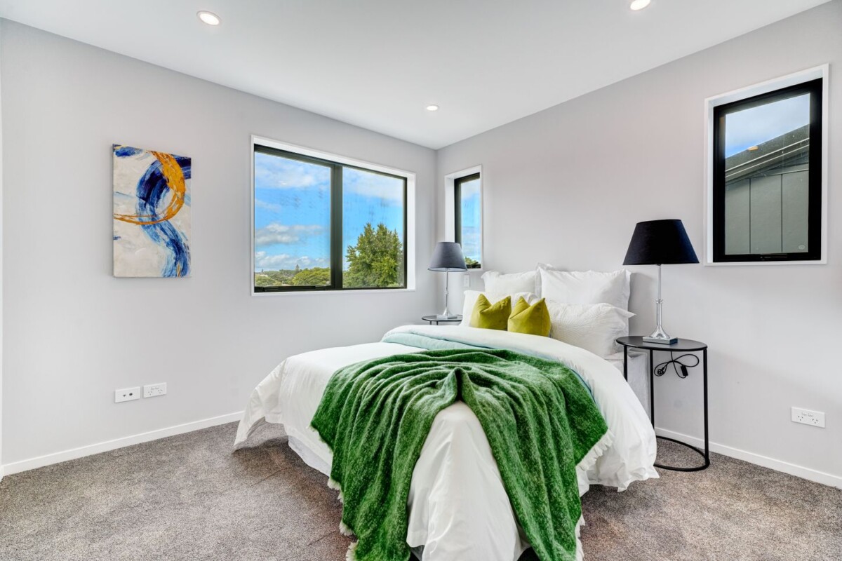 Mt Roskill Grammar school zone, Freehold standalone 3 beds 2.5 baths home with garage, close to schools, shops, park, motorway access, 82 Gifford Avenue, Mount Roskill, Auckland