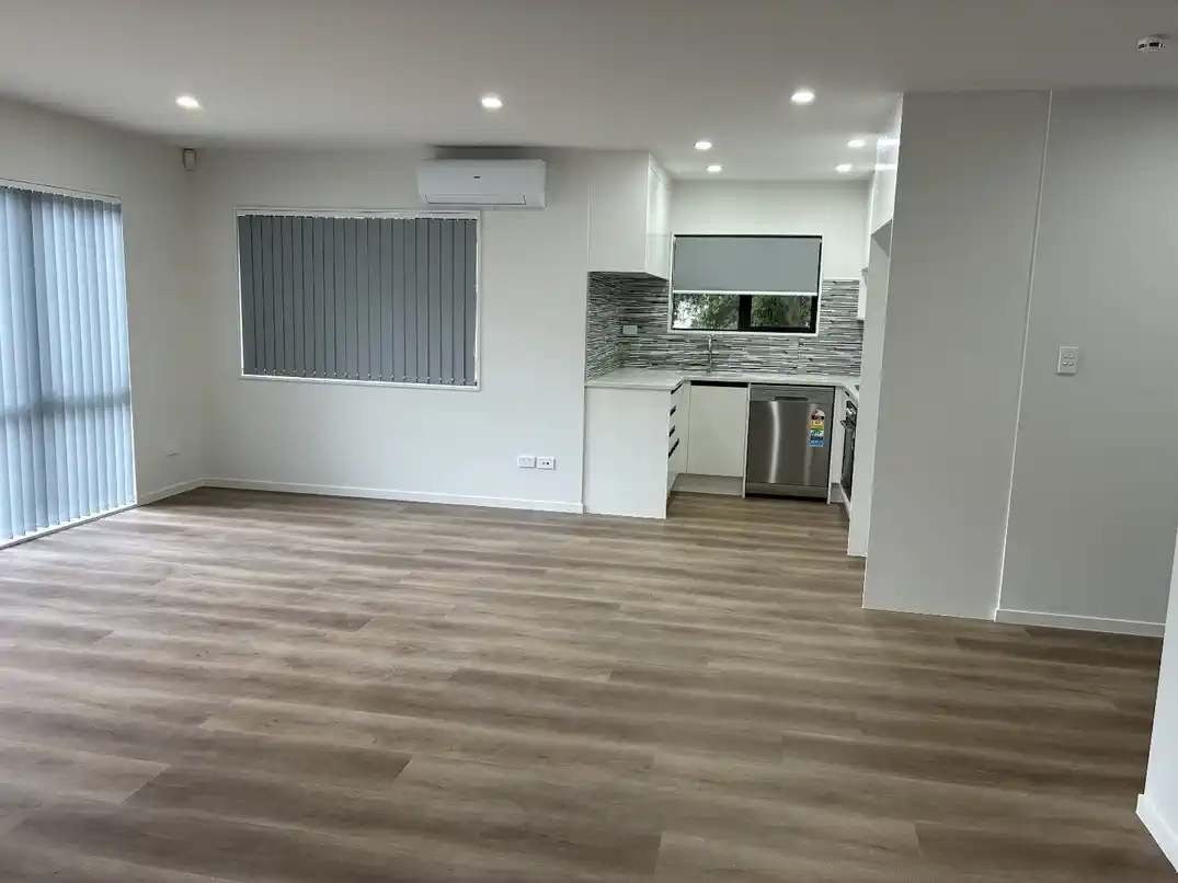 For rent, brandnew atandalone 4 beds 2 baths townhouse, available now, A7/13 Miles Avenue, Papatoetoe, Auckland