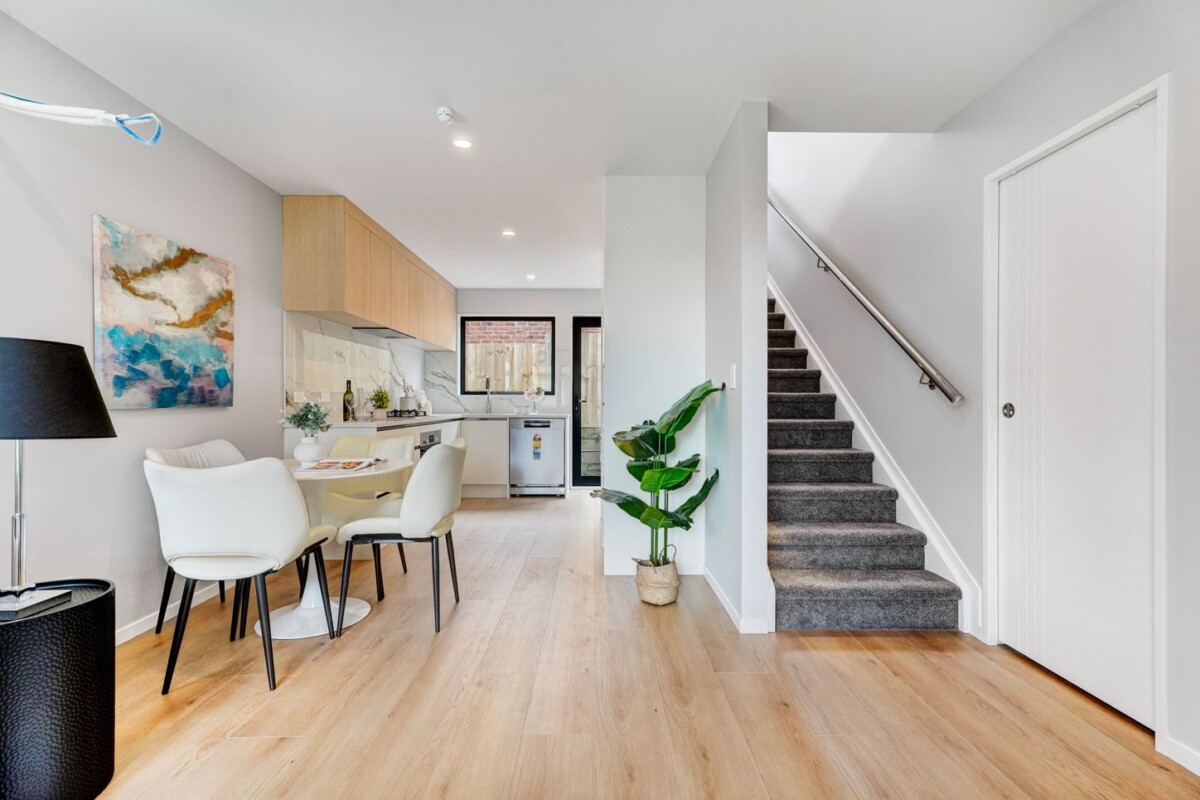 Mt Roskill Grammar school zone, Freehold standalone 3 beds 2.5 baths home with garage, close to schools, shops, park, motorway access, 82 Gifford Avenue, Mount Roskill, Auckland