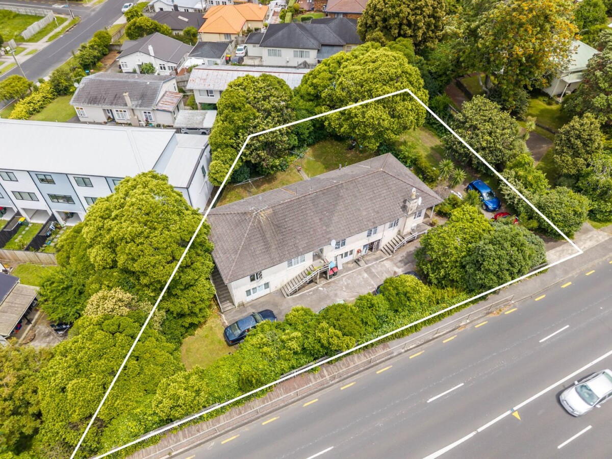 once in 40 years, 1100m2 section with 4 x 1brm units on 2 levels, proven holding income of over $80,000pa, Only minutes to Macca’s Motorway access and Syliva Park, Unit 1-4/357 Ellerslie-Panmure Highway, Mount Wellington, Auckland
