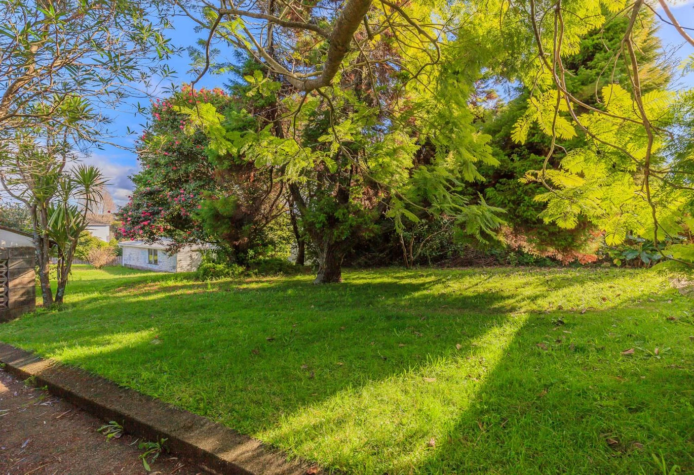 2 beds house on 1260m2 section, move-in ready, Milford School and Double Westlake school zone, Concept Plan available for developers to fastrack to RC, BC, EPA process, 15 Gordon Avenue, Forrest Hill, Auckland
