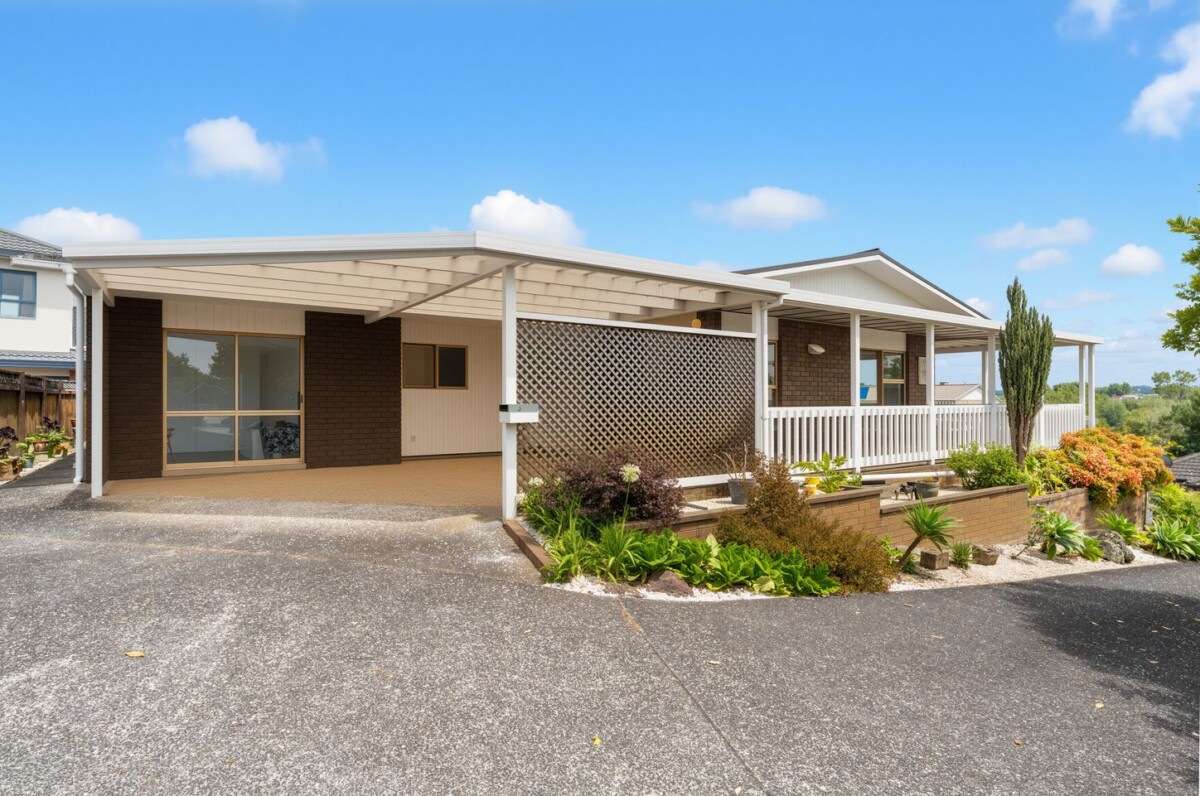 190m2 spacious 4 beds 2 baths house on 546m2 section, minutes from schools, PaknSave, WestCity Mall, 35D Edmonton Road, Henderson, Auckland