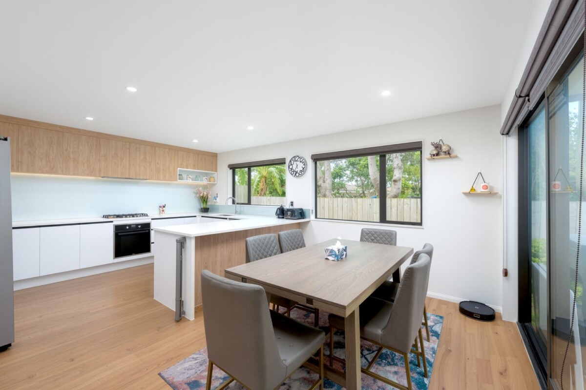 206m2 4 beds 3.5 baths house on 372m2 section, close to schools, shops, 22A Rathgar Road, Henderson, Auckland