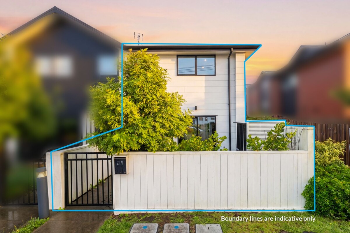 Built by Williams Corporation, 2 beds 1 bath home with a fenced yard on 112m2 section, 1/21 Karamu Street, Te Atatu Peninsula, Auckland