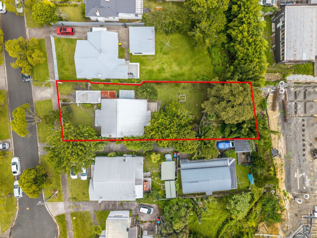3 beds house on 766m2 section and on Two Titles, THAB Zoning, zoned for: Avondale Primary School, Avondale Intermediate, Avondale College, 12 Ahiriri Avenue, Avondale, Auckland