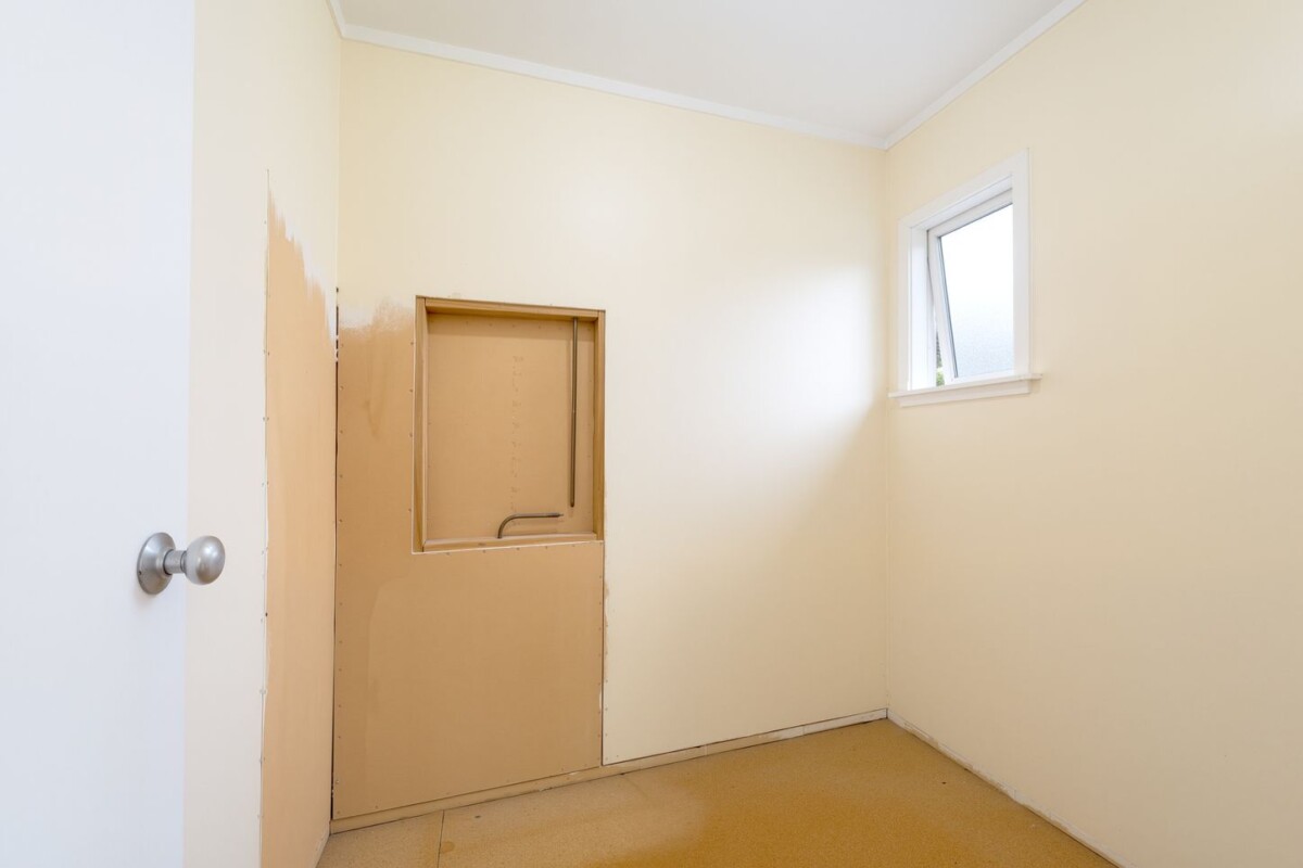 Once in 35 years, 4 beds house on 809m2 section, close to local schools, shops, public transport, live or develop, 131 Rathgar Road, Henderson, Auckland