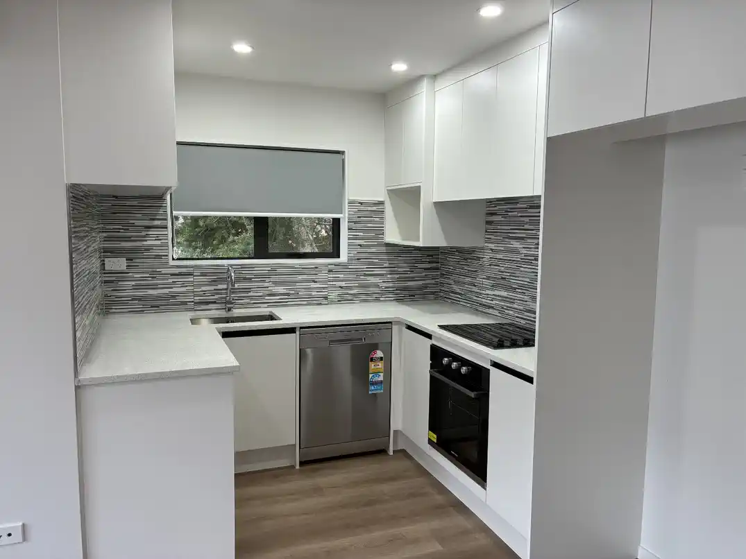 For rent, brandnew atandalone 4 beds 2 baths townhouse, available now, A7/13 Miles Avenue, Papatoetoe, Auckland