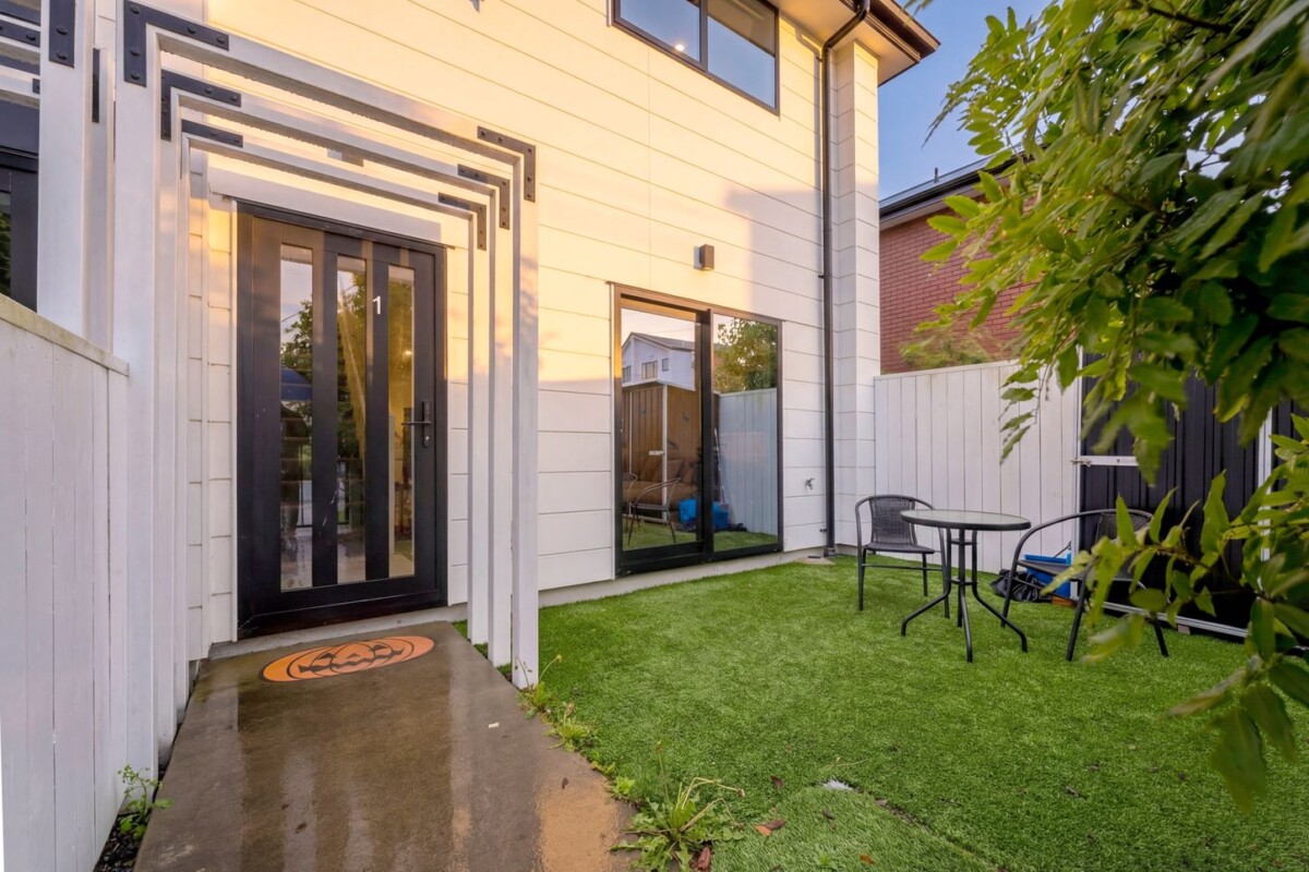 Built by Williams Corporation, 2 beds 1 bath home with a fenced yard on 112m2 section, 1/21 Karamu Street, Te Atatu Peninsula, Auckland