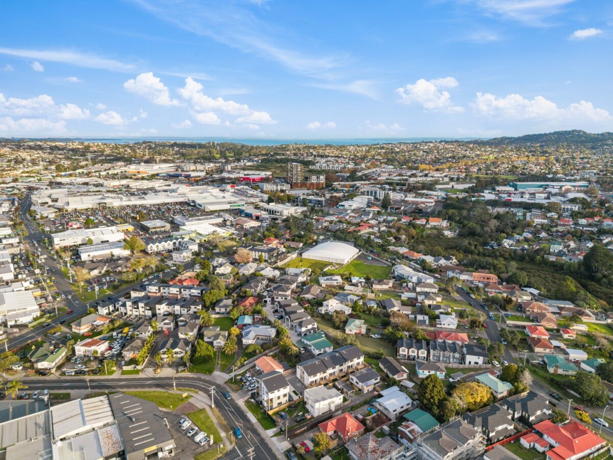 Around early $700k, 10-Year Master Build Guarantee, brandnew 3 beds 2.5 baths home with car park, walks to schools, LynnMall Shopping Centre, , 7/16 Binsted Road, New Lynn, Auckland
