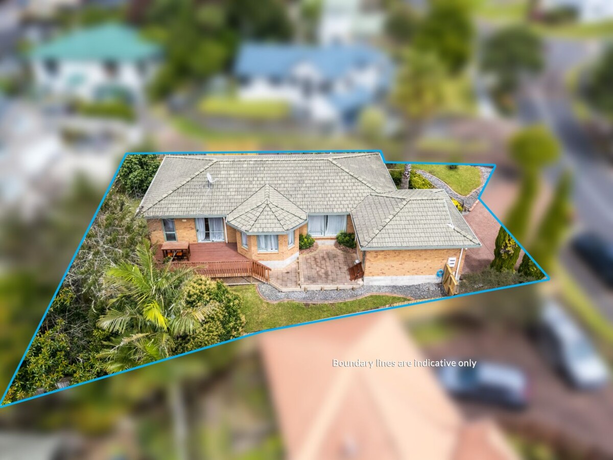 First time on the market in 26 years, 167m2 brick and tile 4 beds + study room 2 baths house on 561m2 section, West Heights School zone, 4 San Pablo Way, Henderson, Auckland