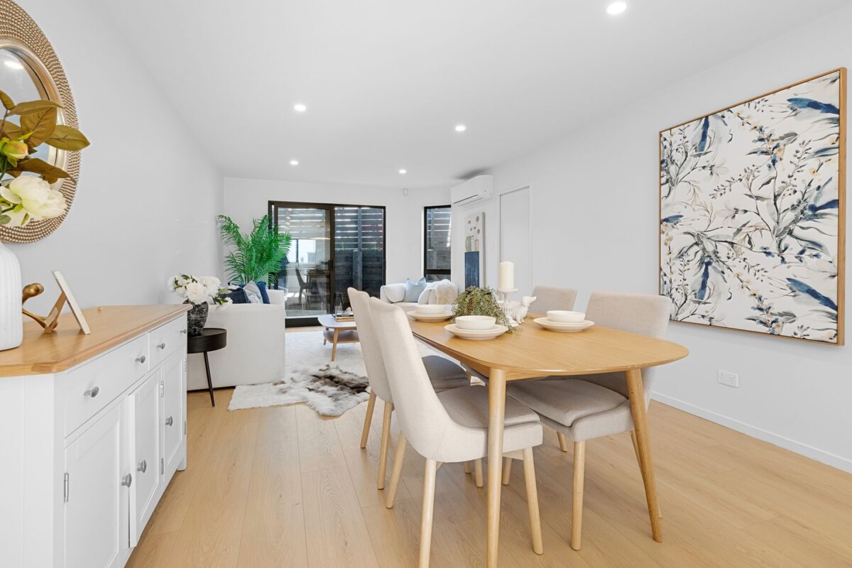 Mt Roskill Grammar school zone, 10-Year Master Builders Guarantee, 134m2 brandnew 3 beds 2.5 bath home, Private backyard with lawn and deck, close to schools, shops, park, with garage on 131m2 section, 1/728 Richardson Road, Hillsborough, Auckland