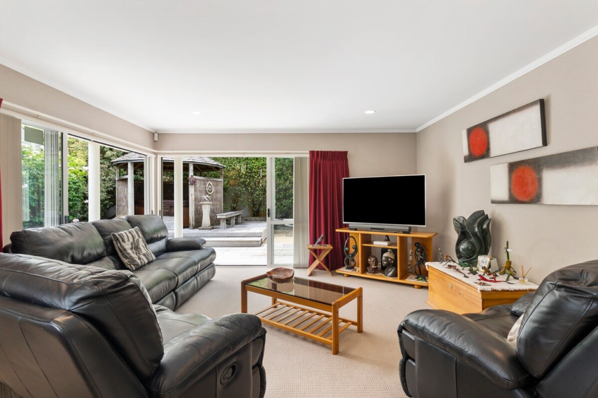 Once in 24 years, 270m2 5 beds house on 725m2 section, close to schools, shopping centres, parks, reversers, 29 Bronte Place, Somerville, Auckland