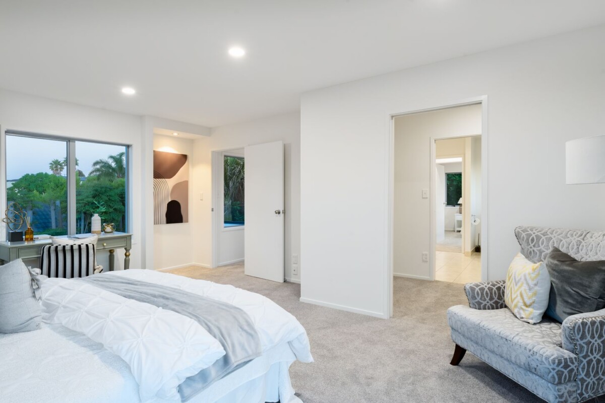 Family Circumstances Changed – Must Be Sold, 195m2 4 beds house on 547m2 section, move-in ready, close to schools, shops, 8 Roy Maloney Drive, Henderson, Auckland