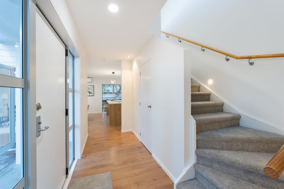 Family Circumstances Changed – Must Be Sold, 195m2 4 beds house on 547m2 section, move-in ready, close to schools, shops, 8 Roy Maloney Drive, Henderson, Auckland
