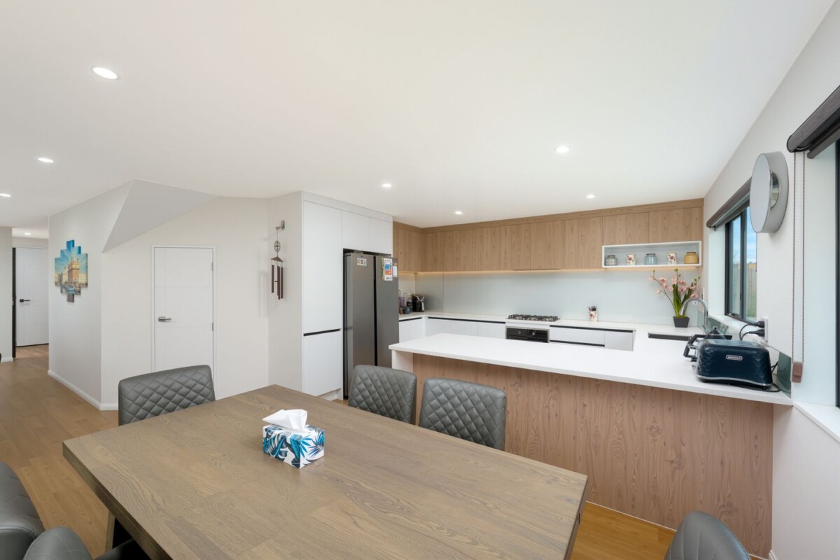 206m2 4 beds 3.5 baths house on 372m2 section, close to schools, shops, 22A Rathgar Road, Henderson, Auckland
