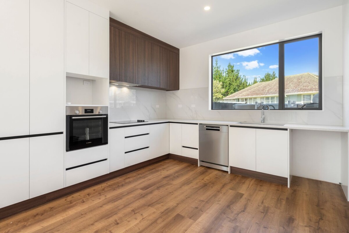 6 minutes to Mount Roskill Grammar School, Brabdbew freehold 3 bed 2.5 bath home, 10 minutes to St Lukes Mall, half minute to motorway access, Lot 4/20 William Blofield Avenue, Mount Roskill, Auckland