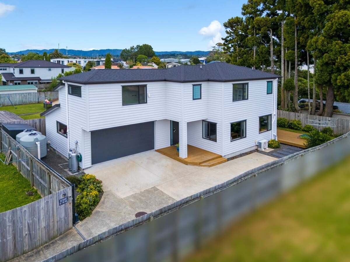 206m2 4 beds 3.5 baths house on 372m2 section, close to schools, shops, 22A Rathgar Road, Henderson, Auckland