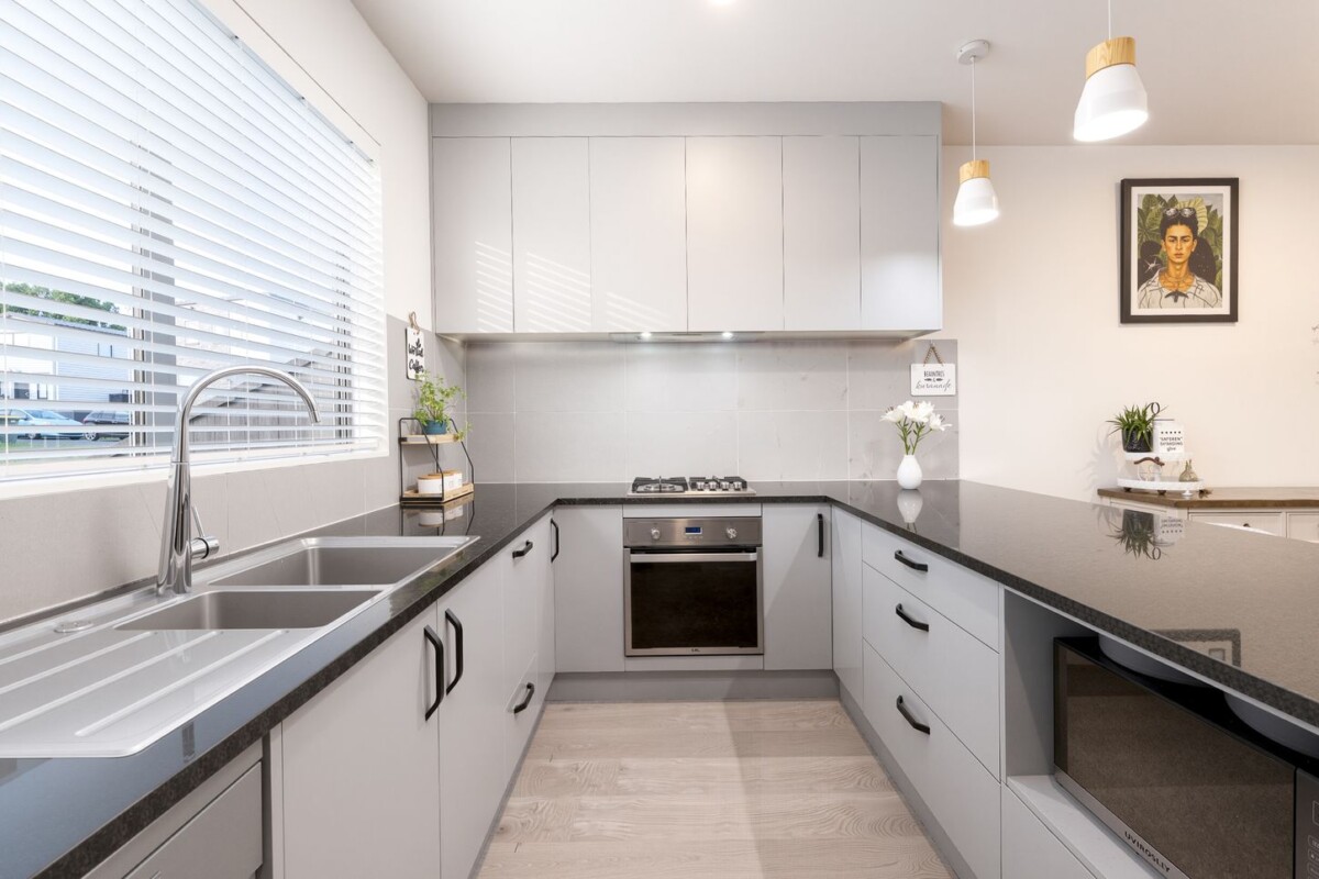 181m2 4 beds house on 209m2 section, walks to the train station and primary school and close to Henderson shops, 41 Sunshine Boulevard, Sunnyvale, Auckland