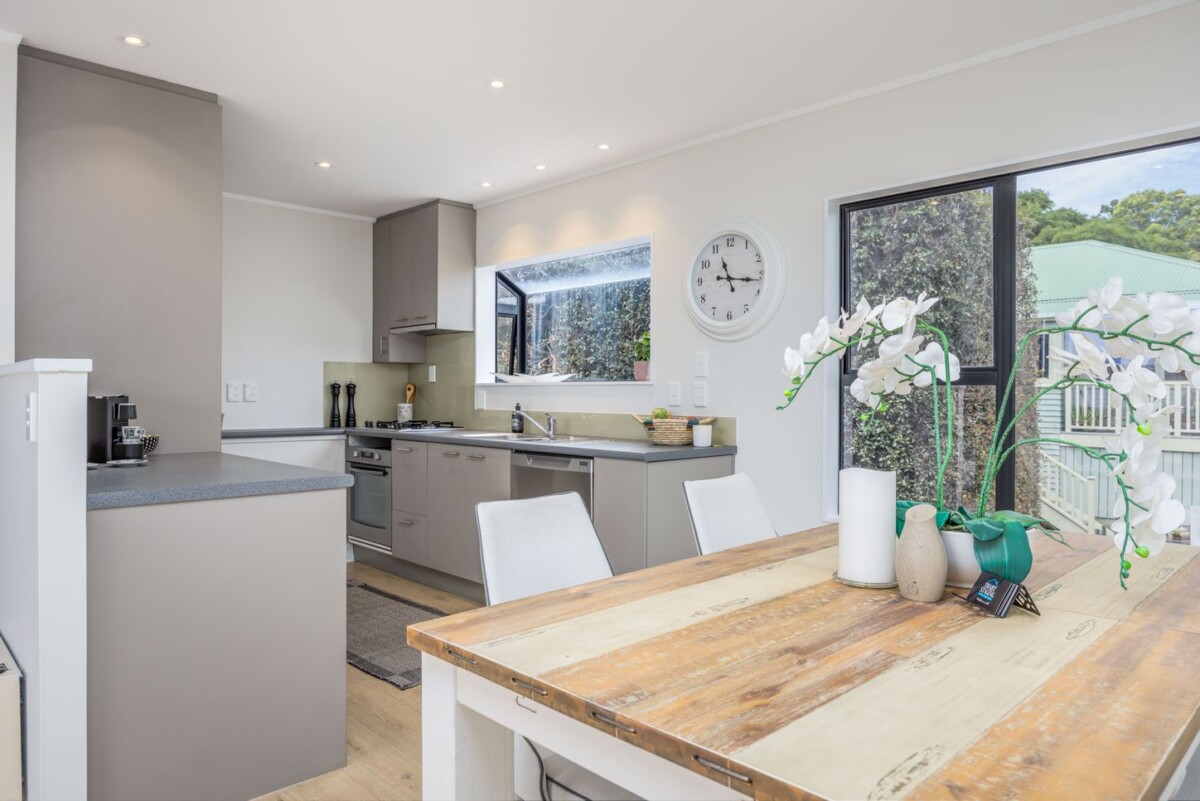 Once in 30 years, motivated vendors, renovated, move-in ready, 4 beds home, 176m2 floor area, close to shopping centre, park, schools, 49A Springfield Road, Western Springs, Auckland
