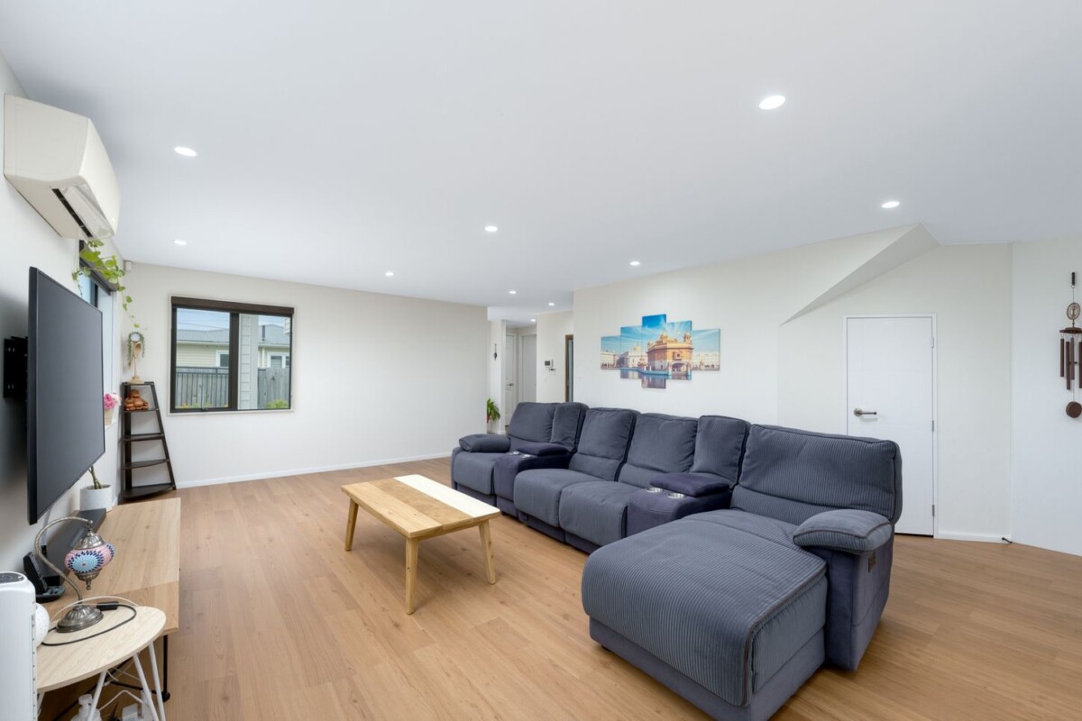 206m2 4 beds 3.5 baths house on 372m2 section, close to schools, shops, 22A Rathgar Road, Henderson, Auckland