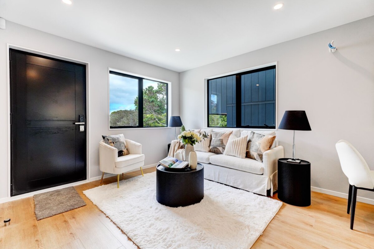 Mt Roskill Grammar school zone, Freehold standalone 3 beds 2.5 baths home with garage, close to schools, shops, park, motorway access, 82 Gifford Avenue, Mount Roskill, Auckland