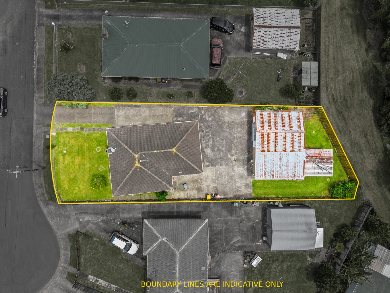 3 beds house on 690m2 section, a garage with utility rooms, close to schools, shopping centres, motorway access, 10 Stainton Place , Otara, Auckland