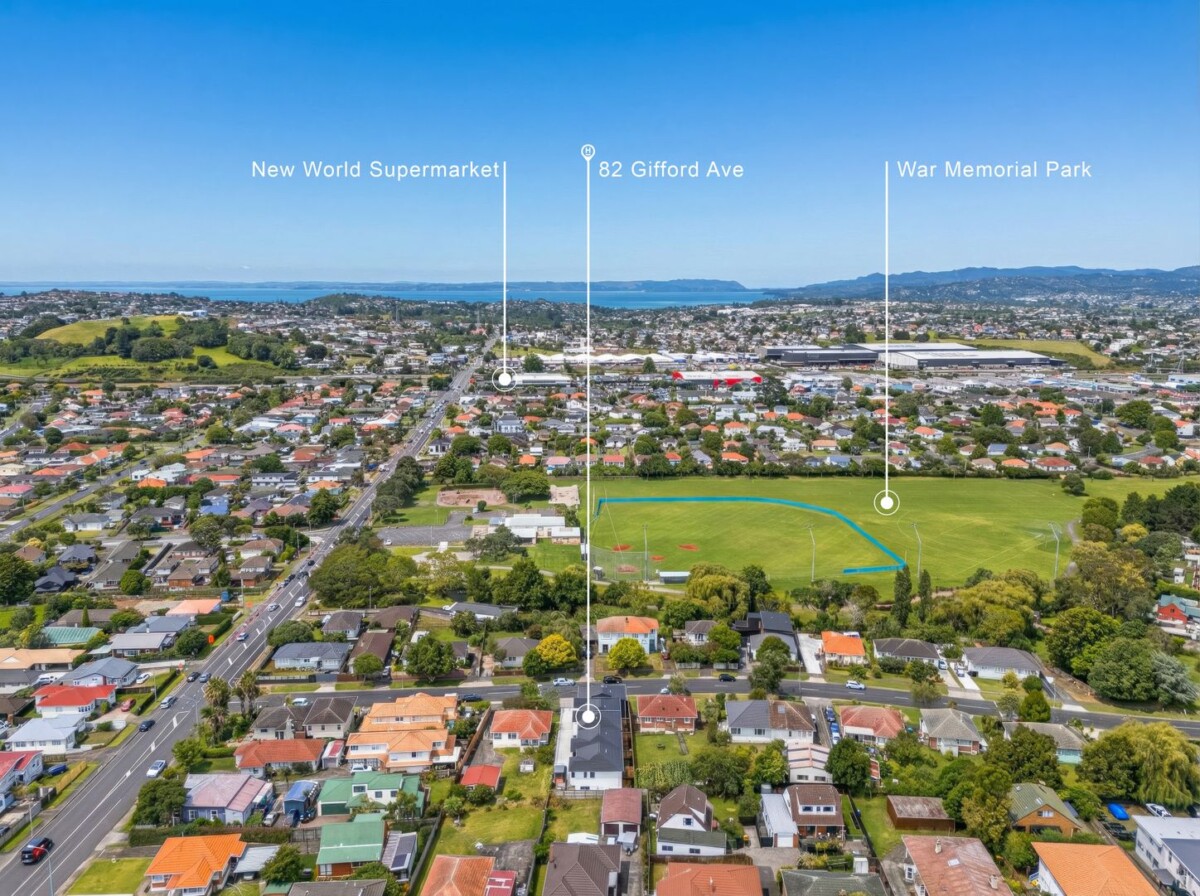 Mt Roskill Grammar school zone, Freehold standalone 3 beds 2.5 baths home with garage, close to schools, shops, park, motorway access, 82 Gifford Avenue, Mount Roskill, Auckland