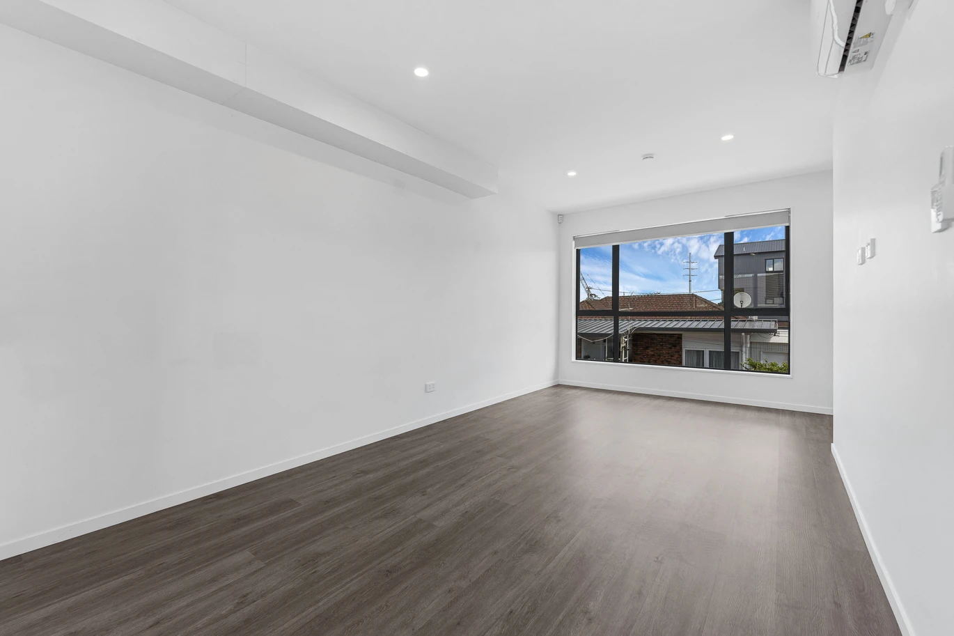Freehold 2 beds 1.5 baths home with garage, just a short stroll from Pakuranga Plaza, 6/45 Dale Crescent, Pakuranga, Auckland