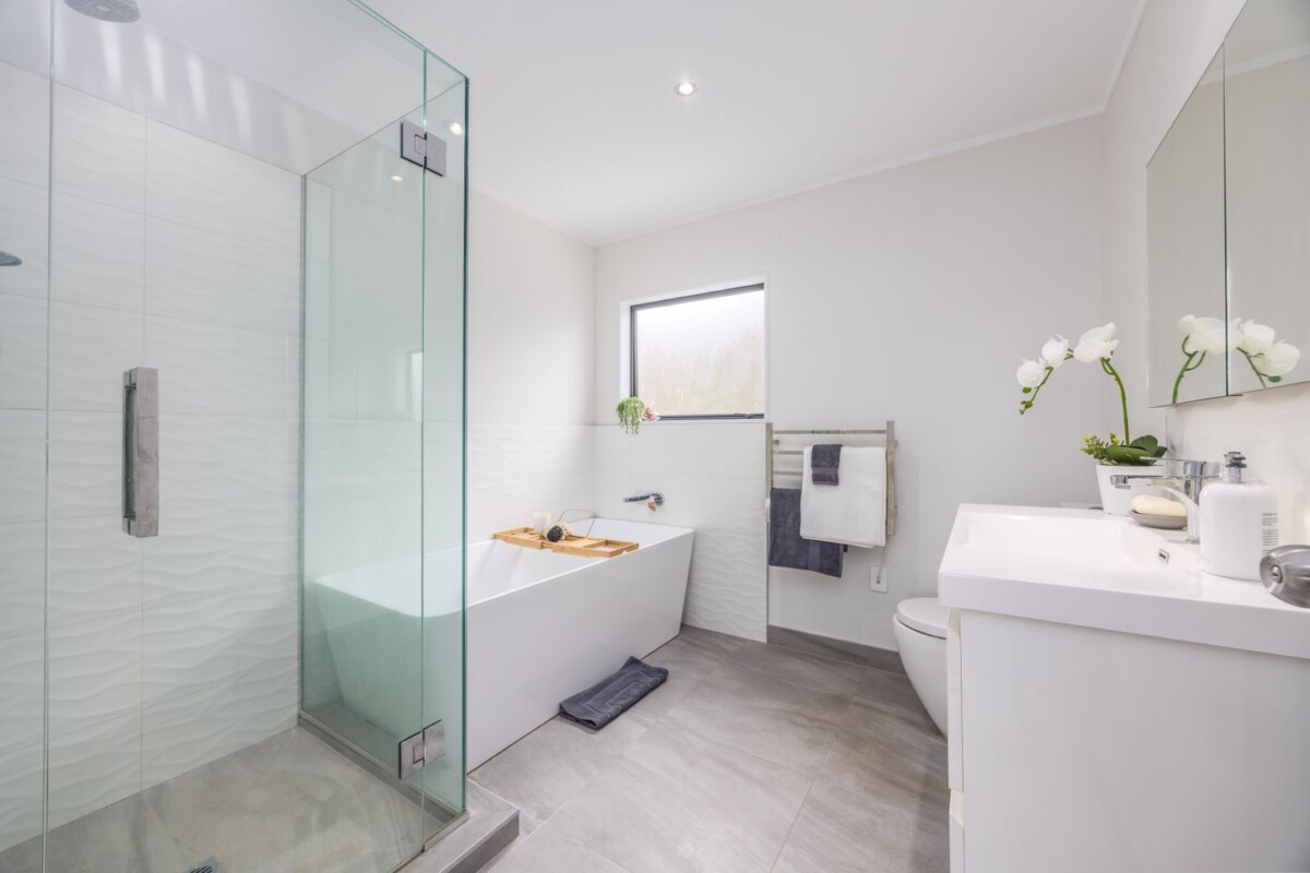 Once in 30 years, motivated vendors, renovated, move-in ready, 4 beds home, 176m2 floor area, close to shopping centre, park, schools, 49A Springfield Road, Western Springs, Auckland