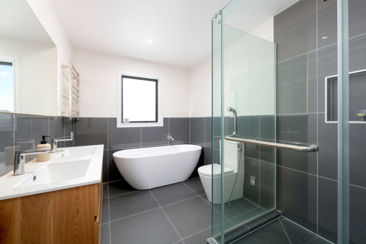 206m2 4 beds 3.5 baths house on 372m2 section, close to schools, shops, 22A Rathgar Road, Henderson, Auckland