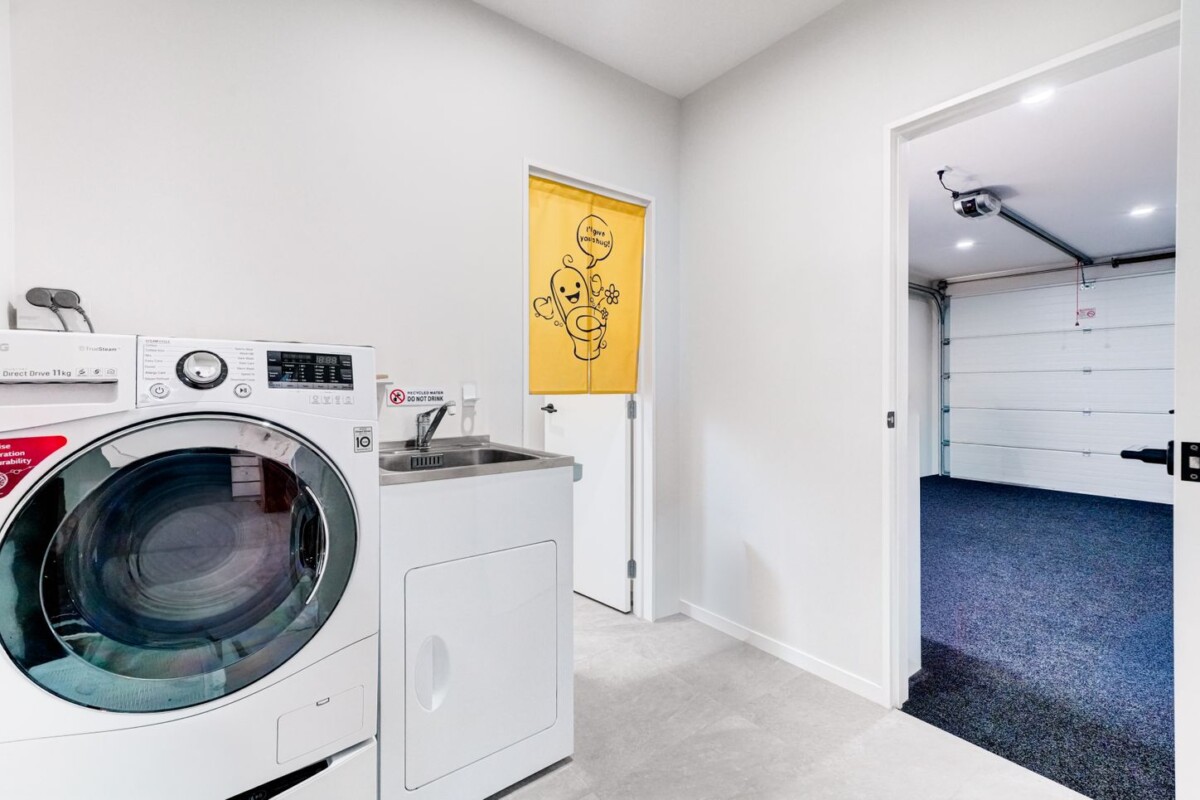 217m2 4 bed 4.5 baths house on 322m2 section, 4 ensuites, Scott Point Primary & Hobsonville Point Secondary school zone, nearby Observation Green Park and Playground, 5 Kearns Drive, Hobsonville, Auckland