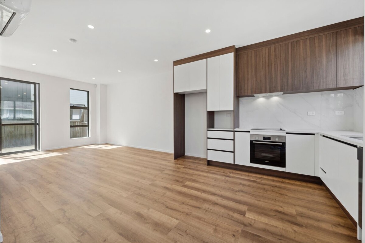 6 minutes to Mount Roskill Grammar School, Brabdbew freehold 3 bed 2.5 bath home, 10 minutes to St Lukes Mall, half minute to motorway access, Lot 4/20 William Blofield Avenue, Mount Roskill, Auckland