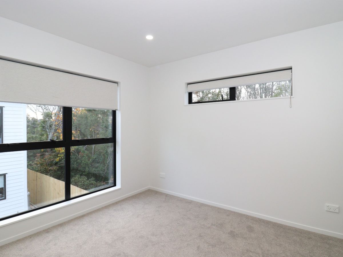 For rent, 4 beds 3 baths house, 25B Lynbrooke Avenue, Blockhouse Bay, Auckland, Available now